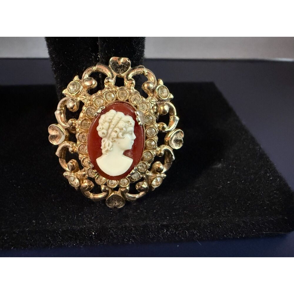Vintage Coro Cameo Brooch – Gold Tone with Rhinestone Frame - Picture 2 of 3